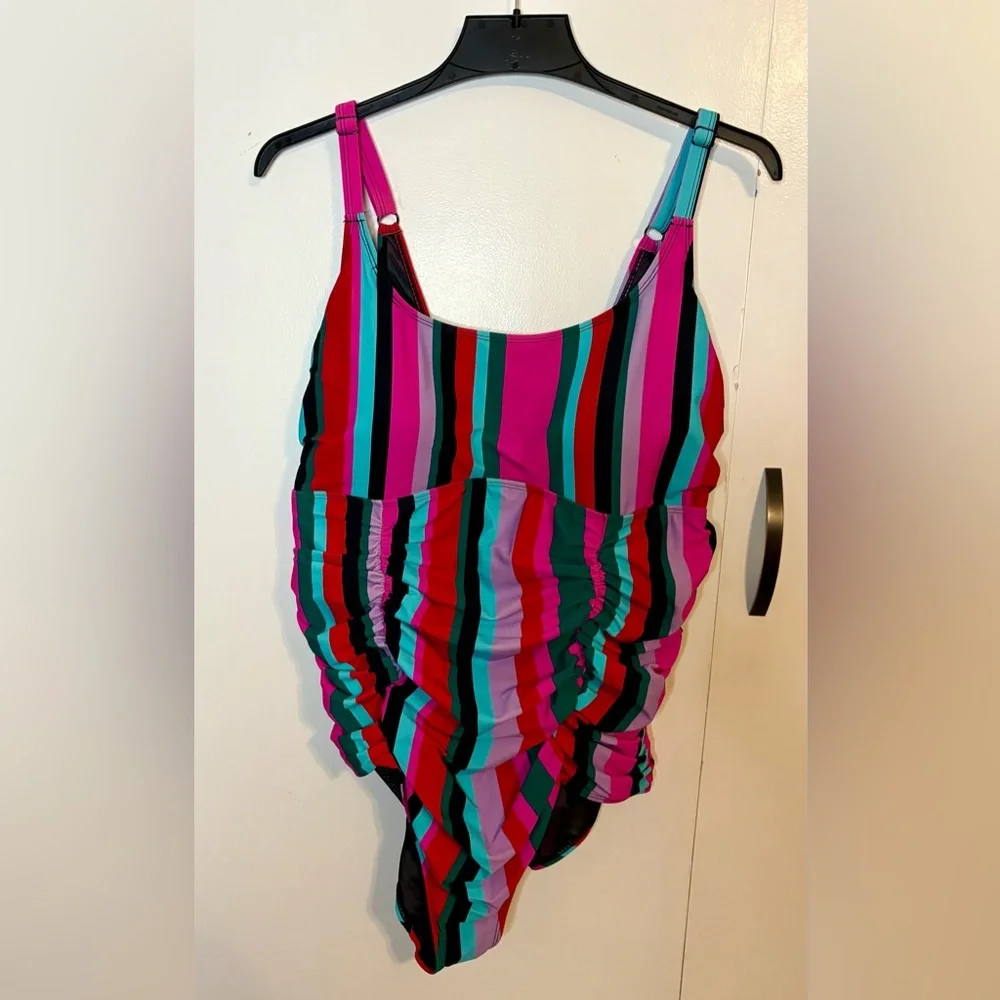 TORRID Wireless Twist Back Ruched One Piece Swimsuit Size 3 (3xl 22-24) - Picture 3 of 9